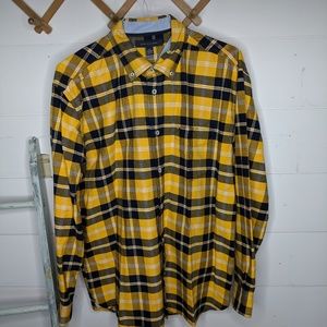 Tommy Hilfiger button down dress shirt